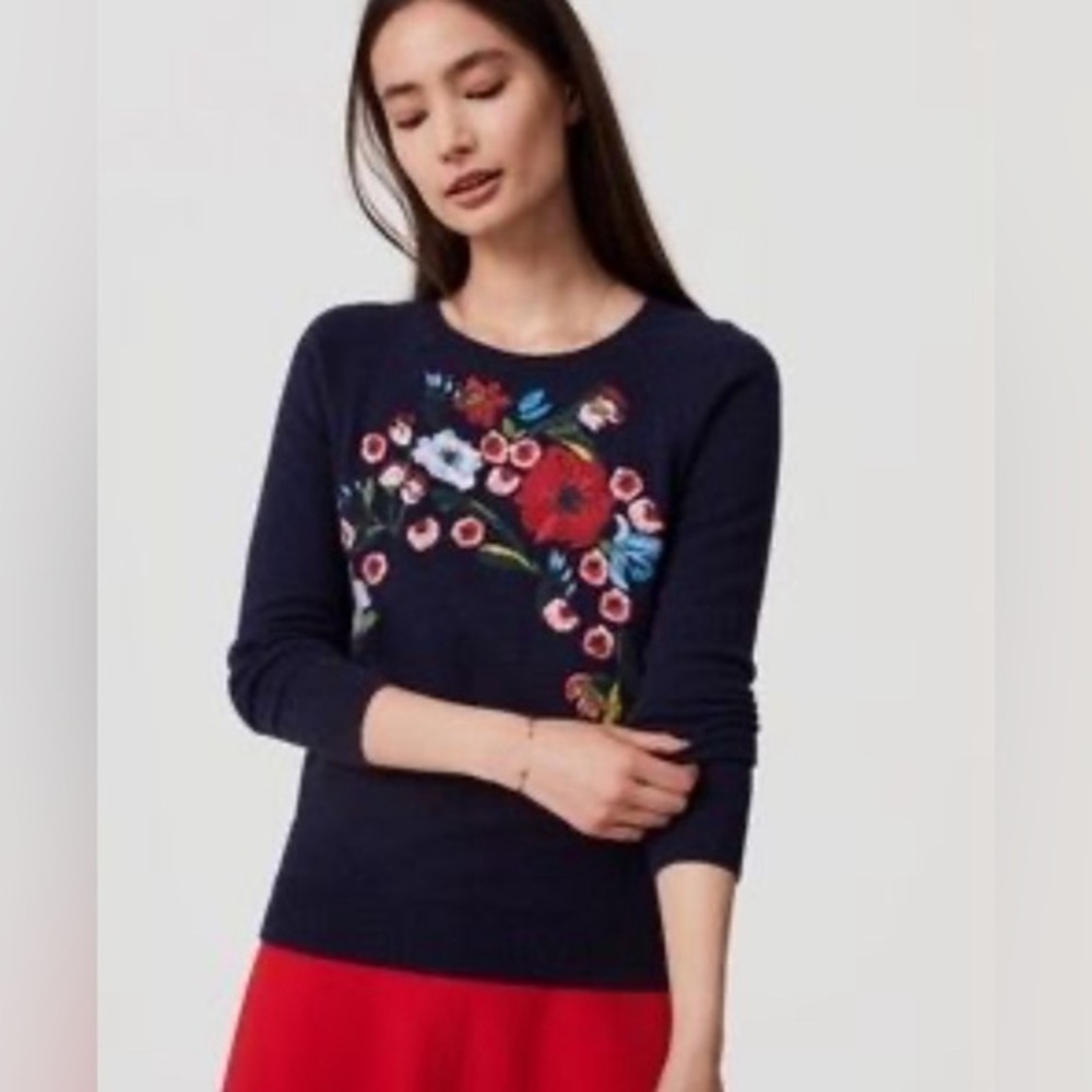 St. John’s Bay - Blue sweater with floral print embroidered on front - EUC small